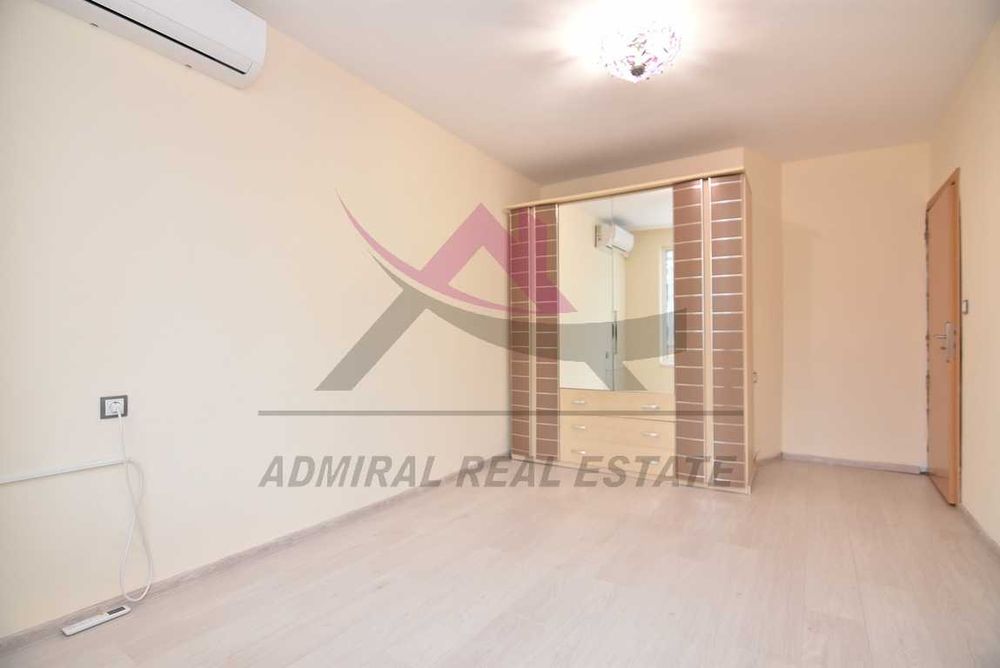 Просторен тристаен -Спортна зала