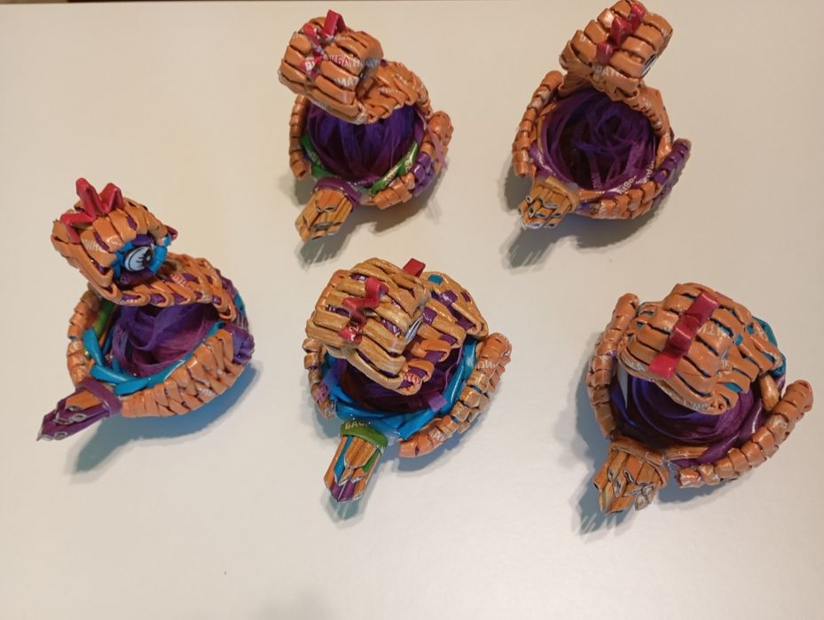 Пъстра кокошка/ поставка за яйце