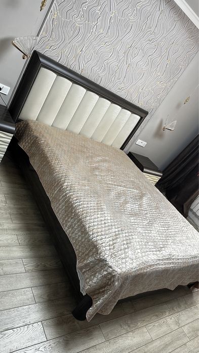 Продам спальный гарнитур