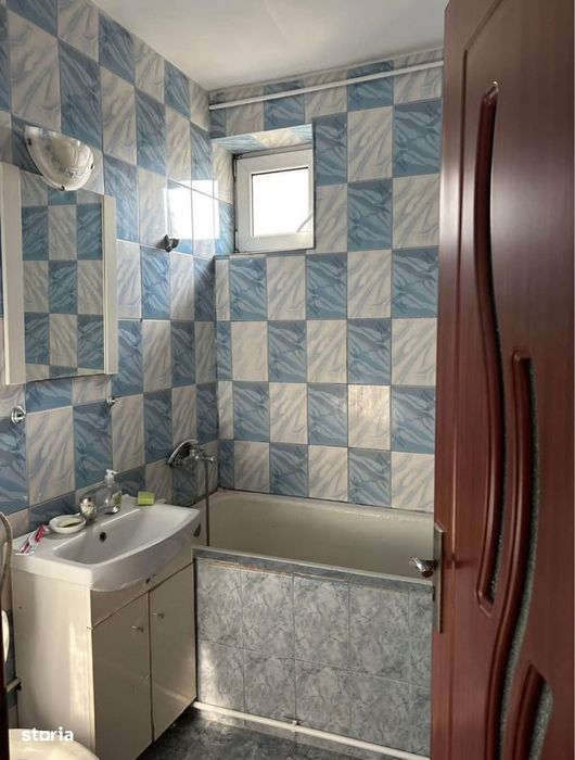 Vand apartament 2 camere Motru - centru