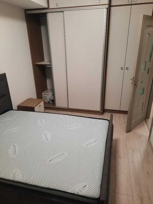 Închiriez apartament 2 cam. bloc nou, cu loc parcare privat