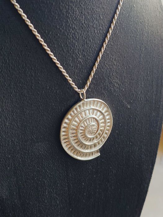 Pandantiv spirală – ammonit stilizat din argint