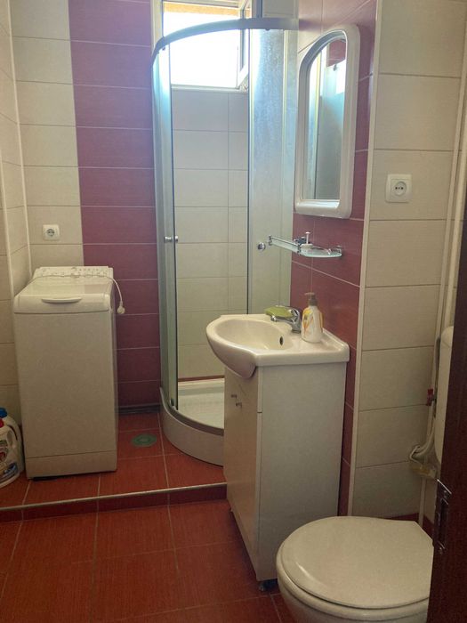 Inchiriere apartament cu trei camere decomandat cu 2 bai