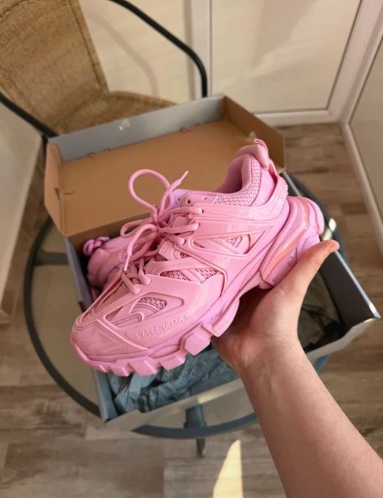 Balenciaga track