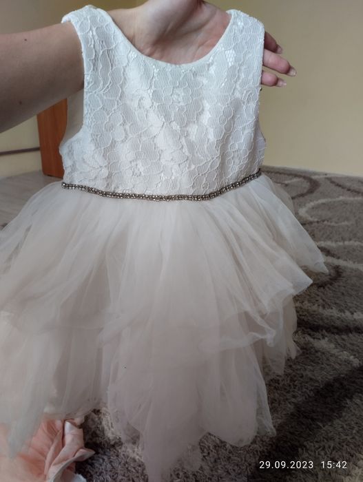 Продам новые платья