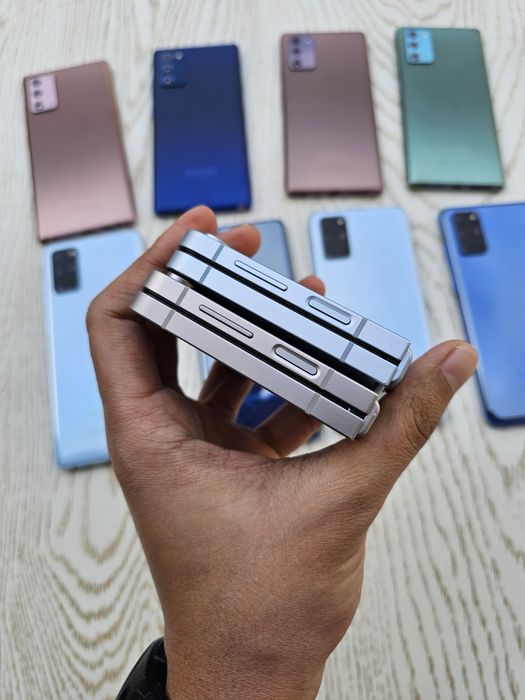 Samsung Galaxy Z Flip 6 (5G). OzU 12/256 GB. Garantya bor. Ime o'tkan