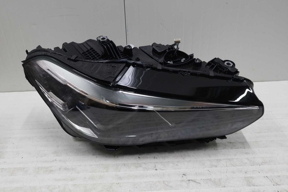 Десен фар БМВ Г05 Г06 BMW G05 G06 Лед Щатски