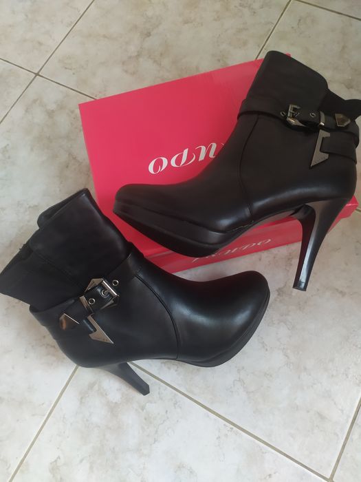 Дамски черни боти