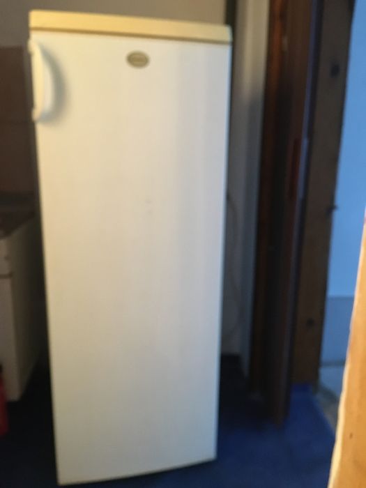 Хладилник Краун с вътрешна камерав