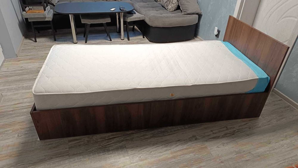 Единично легло с матрак ( 90x200) , повдигащ механизъм