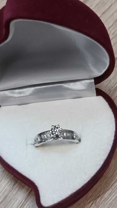 Нов златен пръстен с диамантом 0,35 карата със  сертификатом