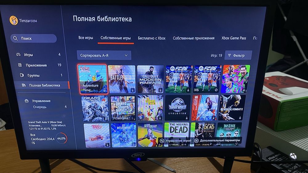 Xbox One S 512 GB + 2 геймпада + игры