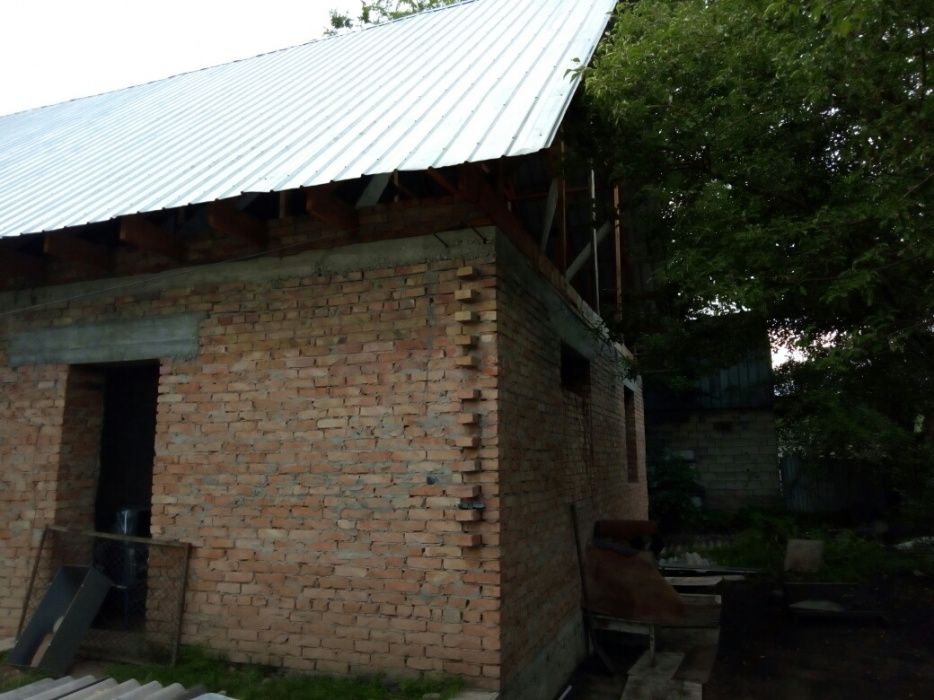 Продам дом недостроенный кирпичный