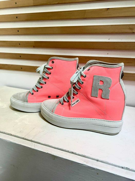 Нови Кецове Rucoline със скрита платформа