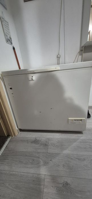 ladă Electrolux ECN 2747, capacitate 260 L,