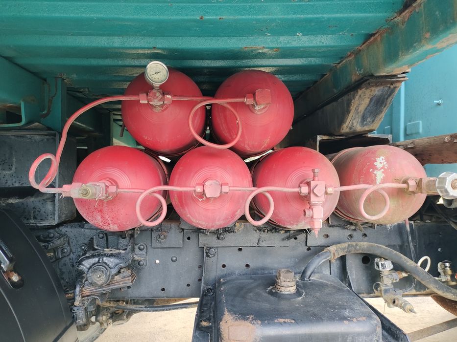 Продам ЗиЛ 130 квадрат самосвал урал мотор