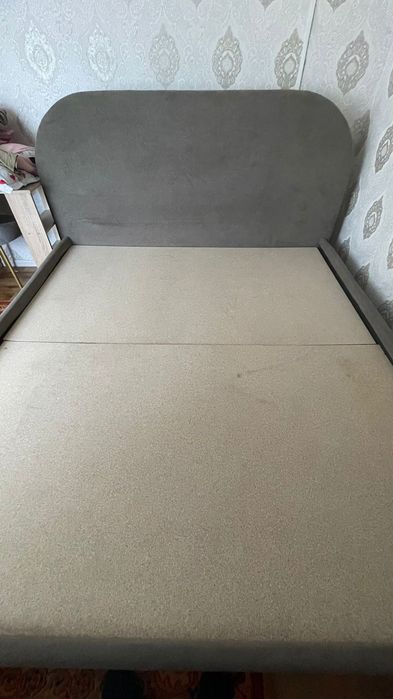 Продам кровать двуспальную без матраса