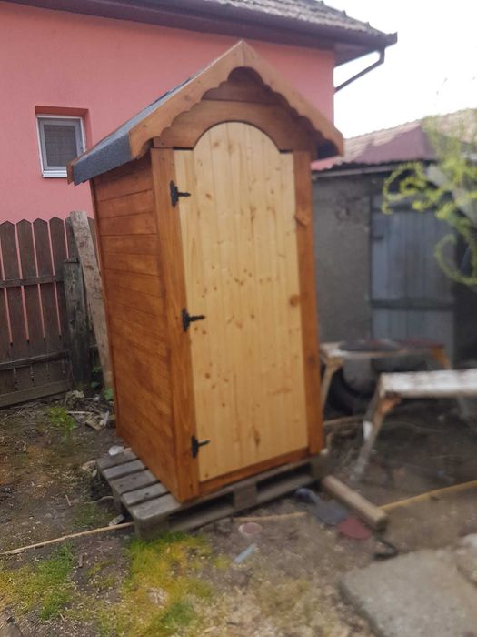 WC din lemn gradina