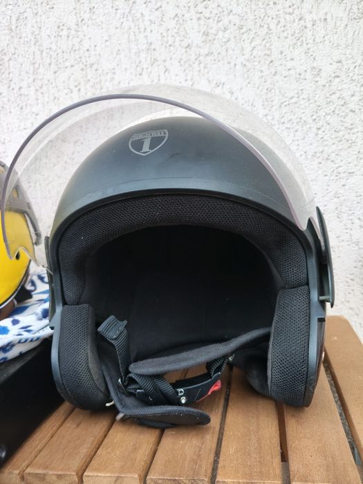 Vând căști scuter