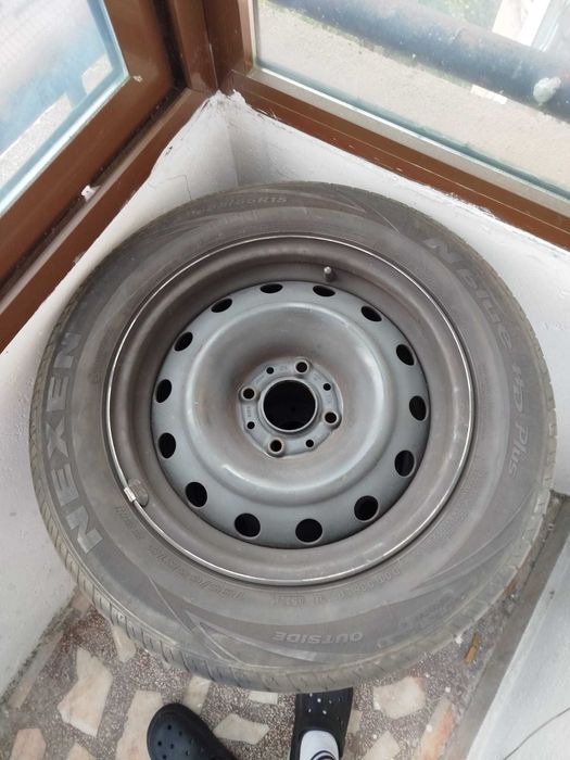 Vând cauciucuri in stare buna 185/65/R15,separat jante tabla 4x108 Citroen/Peugeot Ford