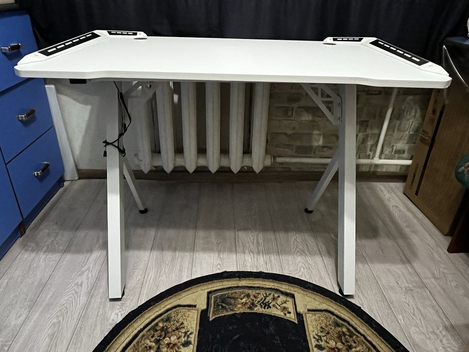 Продам компьютерный стол