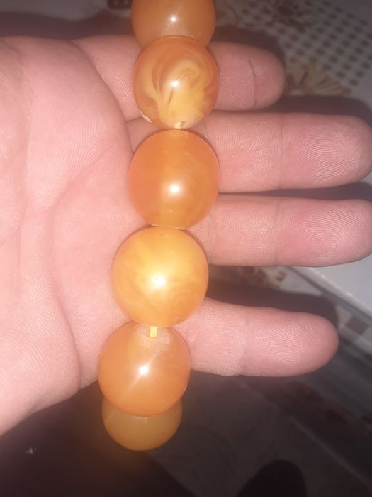 Стара броеница жълт