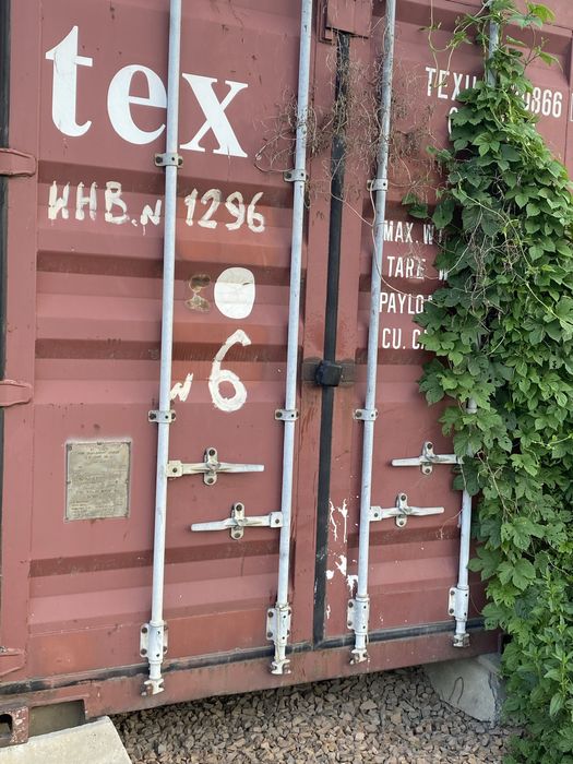 Контейнеры под склад.