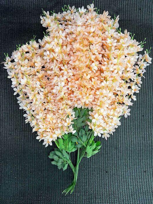 Висячие цветы композиции