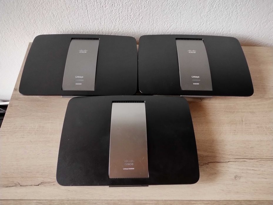 3 броя рутери Linksys (не се продават отделно)
