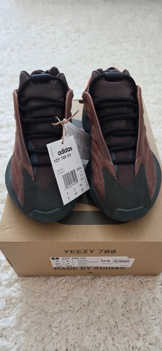 Adidas Yeezy 700 V3,originali,marimea 36 2/3,maro cu portocaliu,noi,cu eticheta