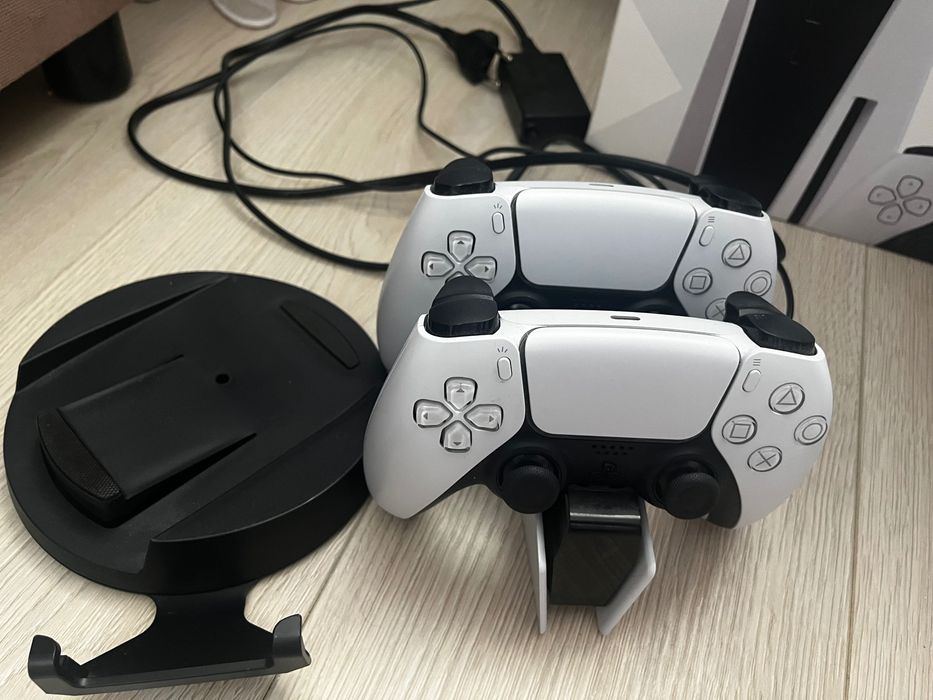 Sony PlayStation 5 + 2 геймпада