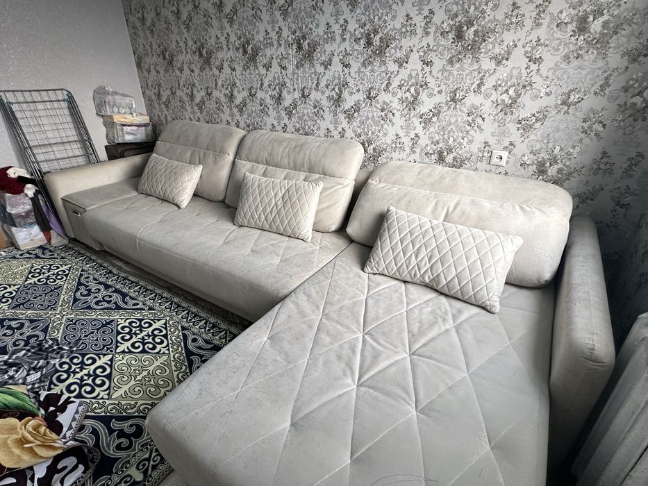 Диван почти новый