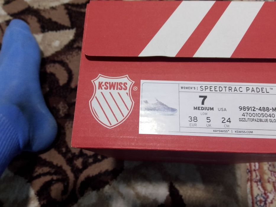 38 размер кросовка спортивный из Амереки  превезли женские оригинал.