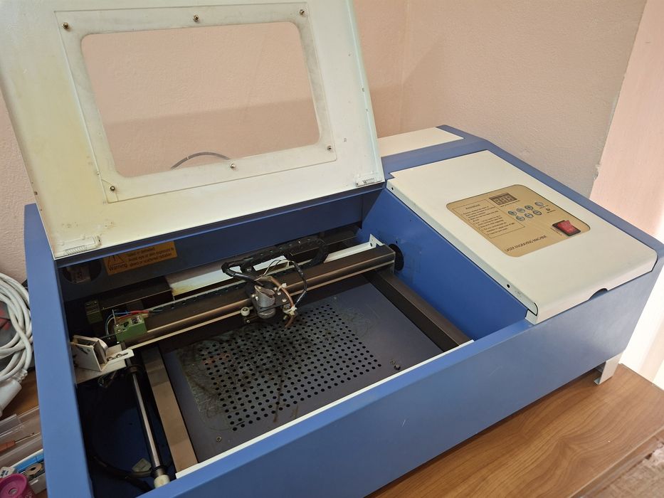 СО2 Лазер за гравиране и рязане