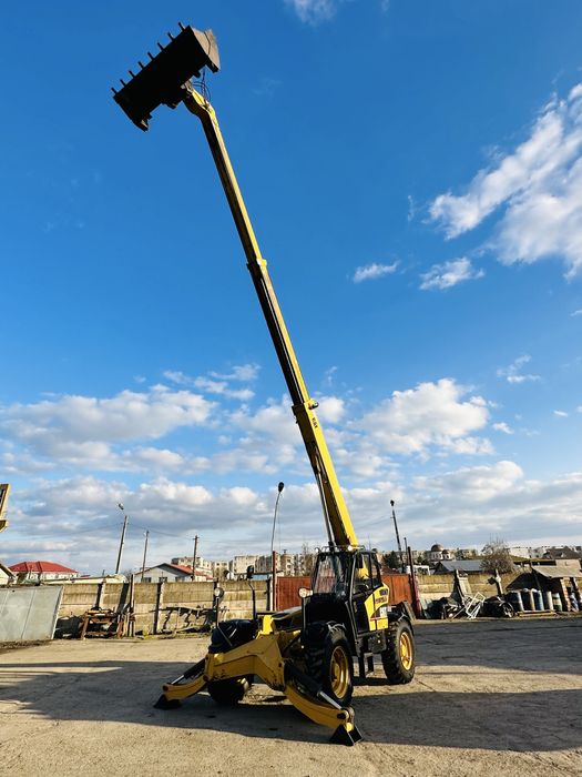 Komat’su PW160  Caterpillar TH360B