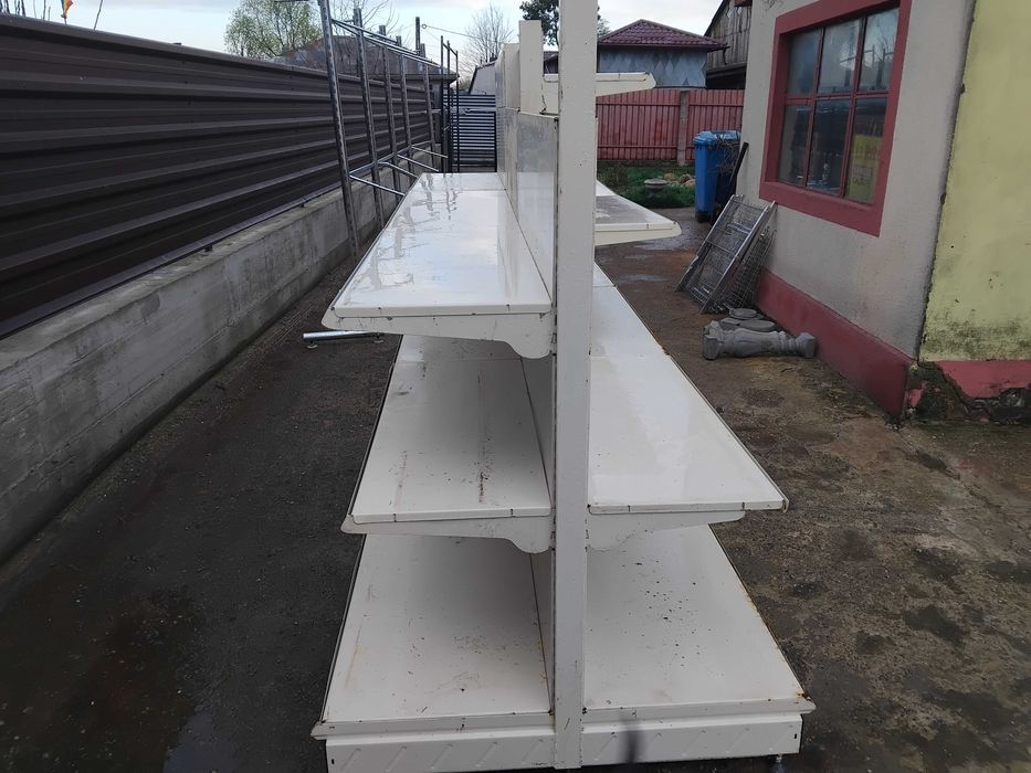 Raft metalic ideal pentru magazin