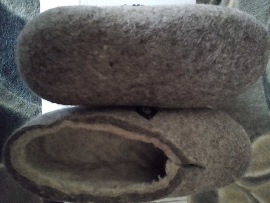 Чуни  зимние войлочные.