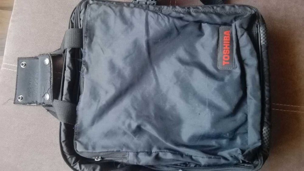 Geanta laptop / Servieta laptop 15-17 inci de umar / mana