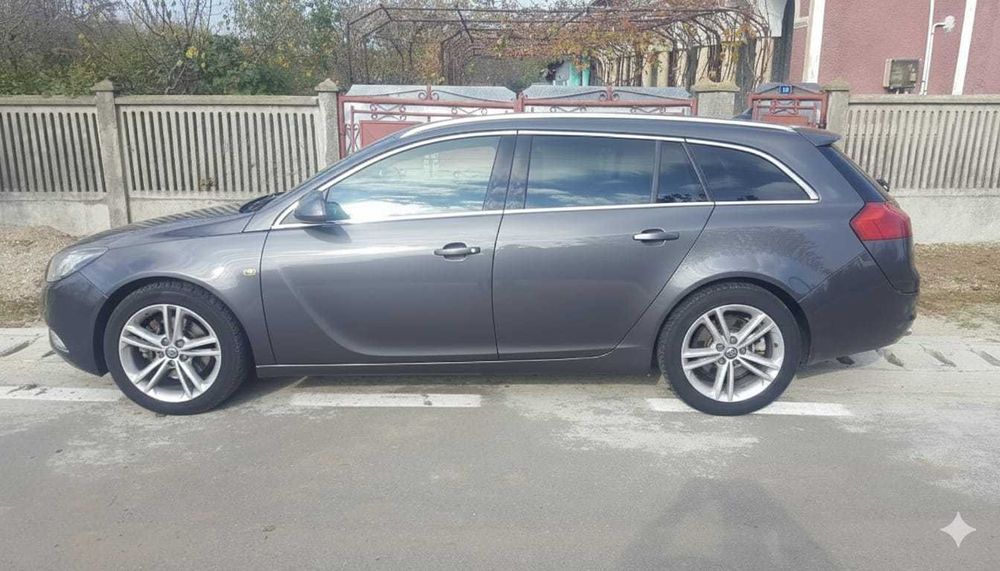 Vând Opel Insignia Sports Tourer