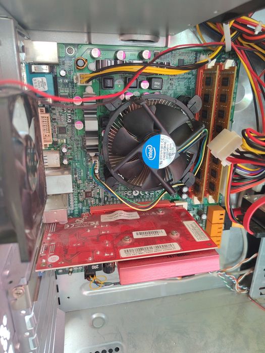 Pachet PC complet (Unitate + Monitor + Tastatură + Mouse) - Pentru piese / proiect retro