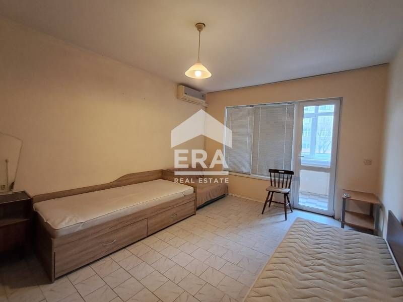 Дава се под наем Двустаен апартамент в Варна, Център - 46 кв.м за 348.84 € - Снимка #2