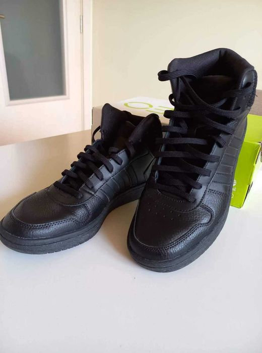 Продавам мъжки спортни обувки ADIDAS