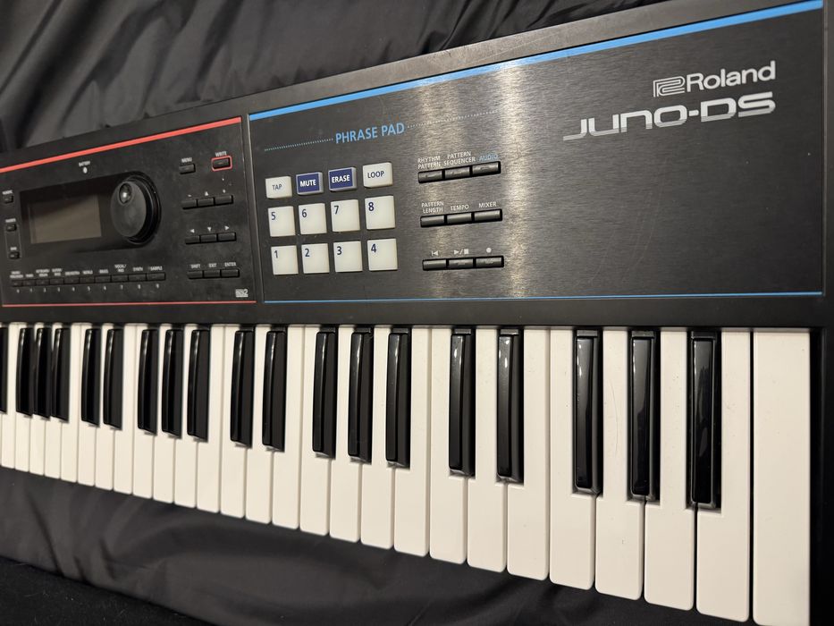 Синтезатор Roland JUNO-DS61