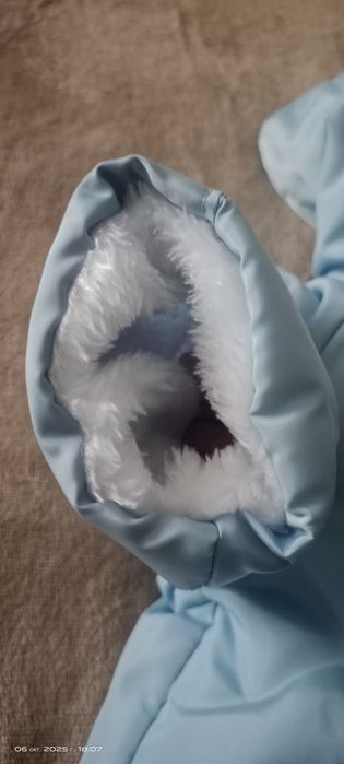 Продам демисезонный комбинезон с одеялом.