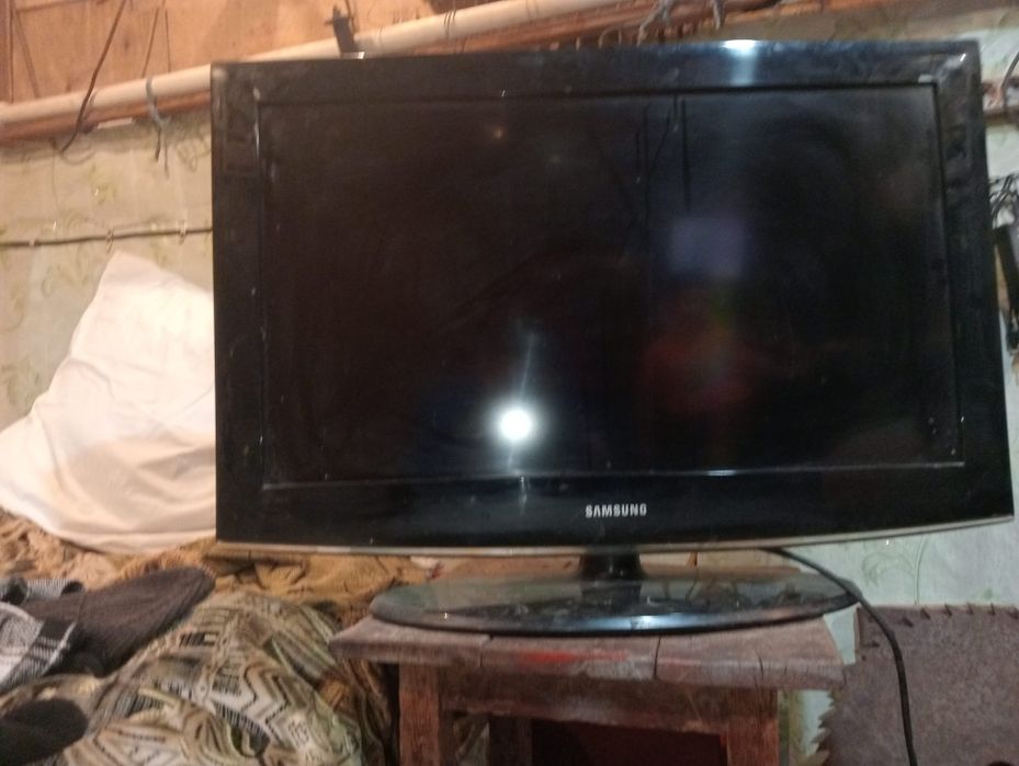 Продам телевизор Самсунг б/у диагональ 32