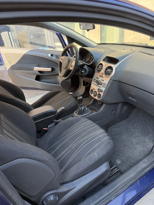 Opel corsa 2009 1.4 benzina