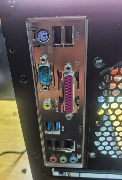 Дънна платка с охладител