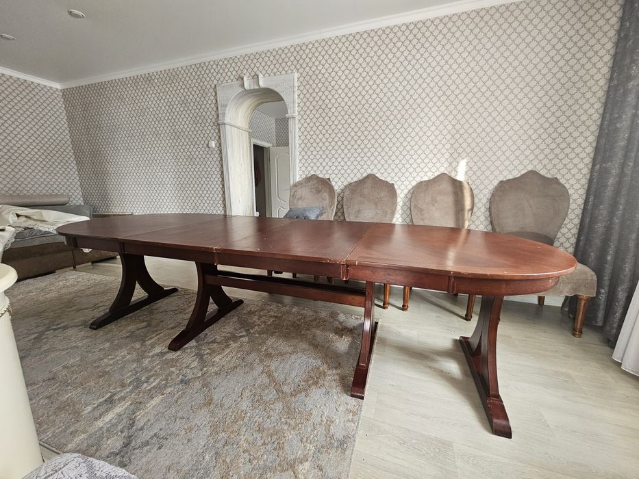 Продаётся Стол. В хорошем состоянии