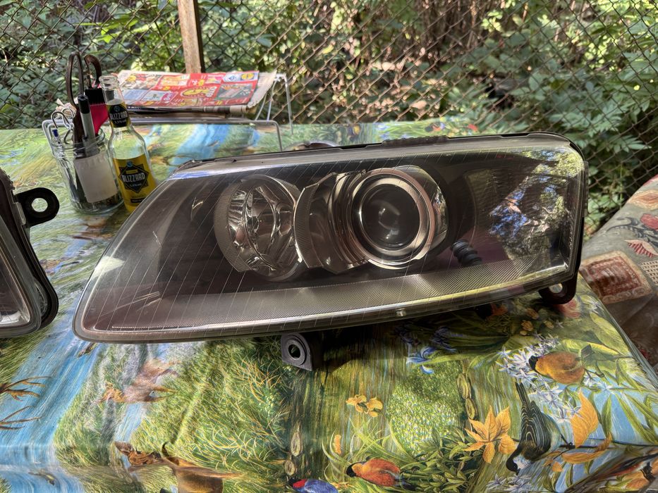 Продавам перфектни фарове за ауди Audi биксенон а6 a6 4f