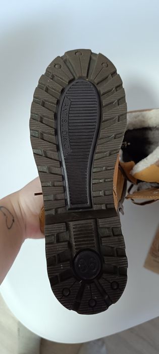 Продам зимние ботинки 36р